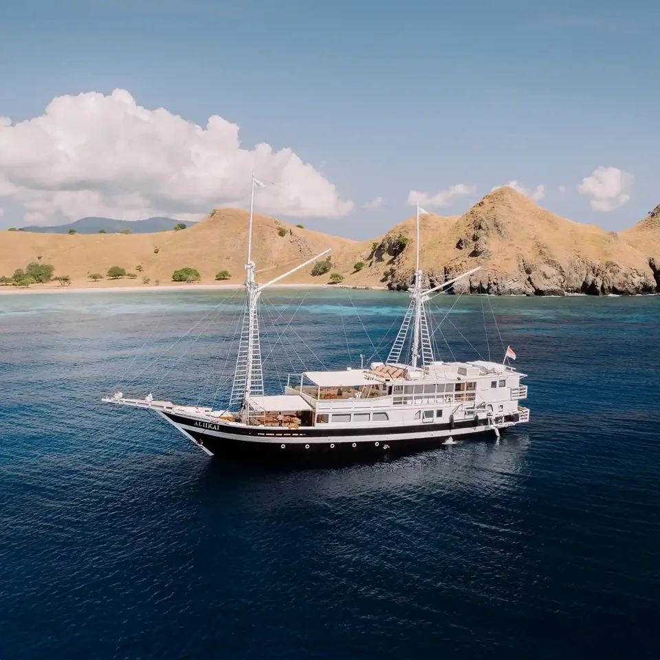 Aliikai Voyage, 40 m Wooden Traditional Ship, 7 cabins for 14 guests