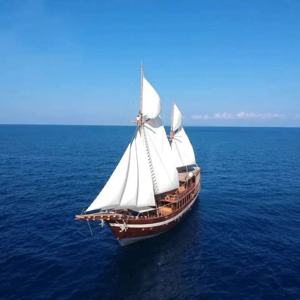 Coralia, 48 m Traditional Phinisi (Two-Mast Wooden Schooner), 8 cabins for 16 guests