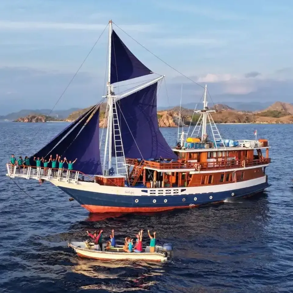 Lady Denok, 28 m Traditional Gaff-Rigged Phinisi (Wooden Schooner), 7 cabins for 12 guests