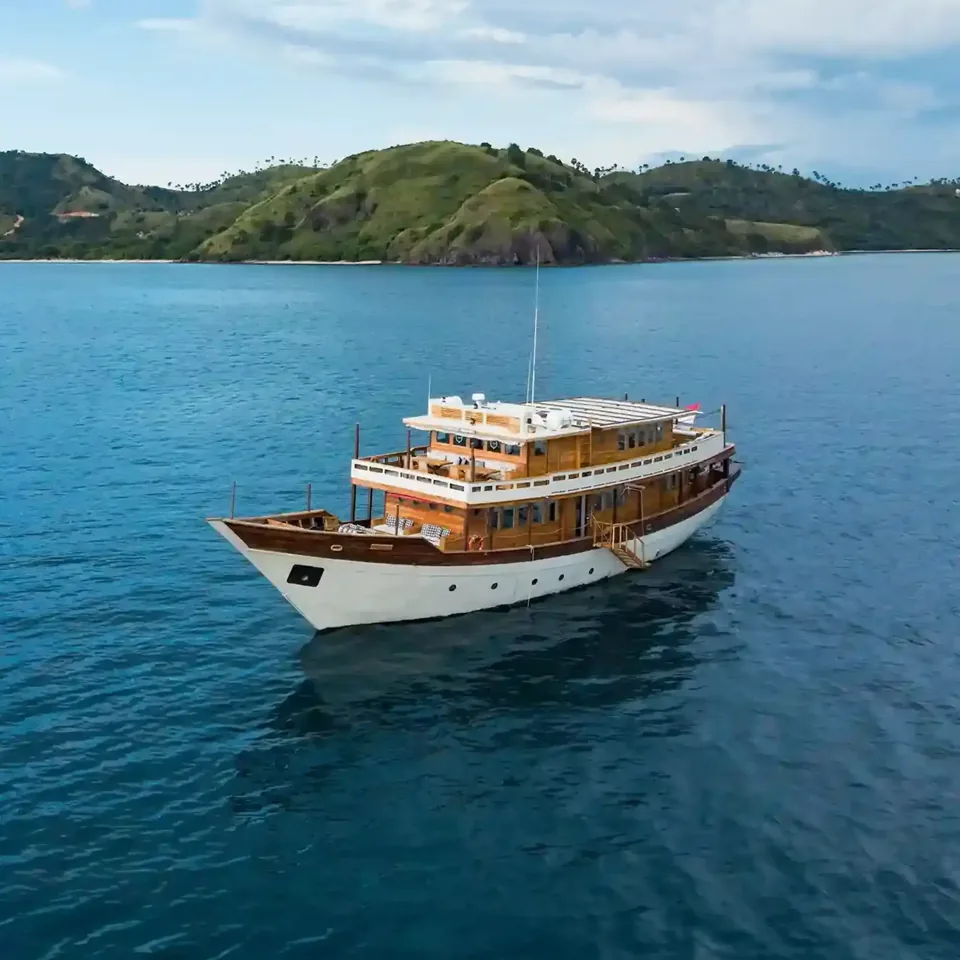 Mischief, 30 m Wooden Traditional Ship, 3 cabins for 6 guests