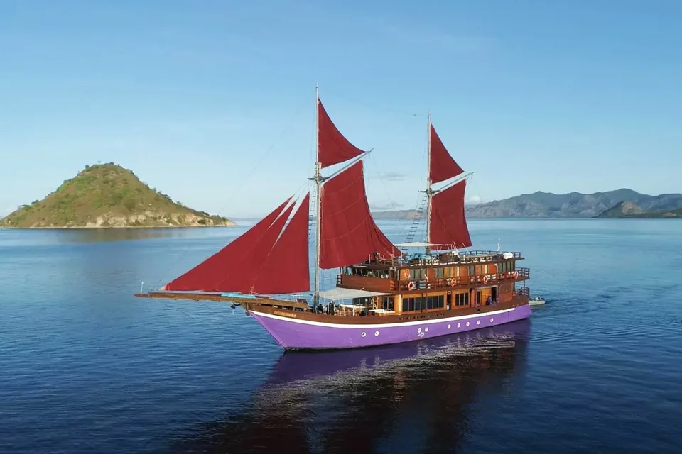 Neomi, 47.22 m Phinisi Buginese Schooner (Iron Wood), 10 cabins for 20 guests