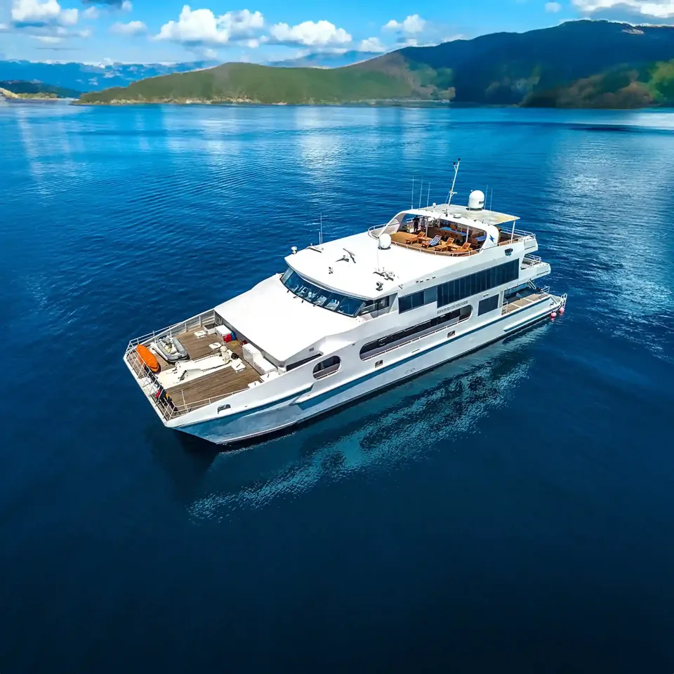 Solitude Adventurer, 36 m N/A, 8 cabins for 18 guests