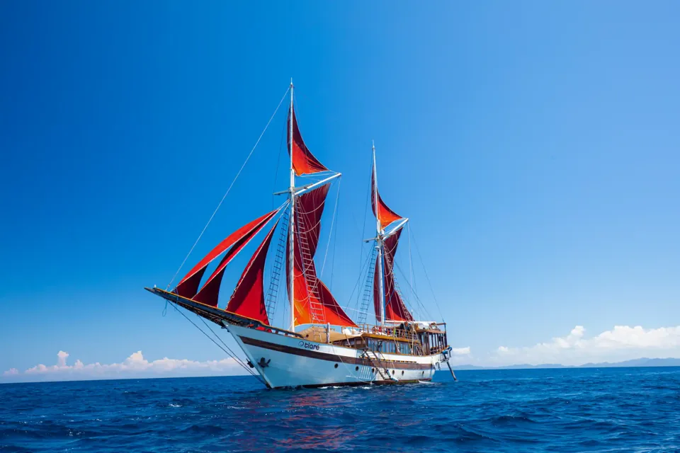 Tiare, 36.5 m yacht, 6 cabins for 14 guests